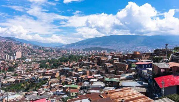Vista de Medellín promocionando un paquete turístico