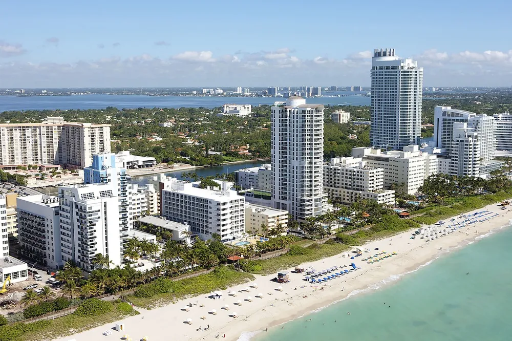Familia en la playa de Miami